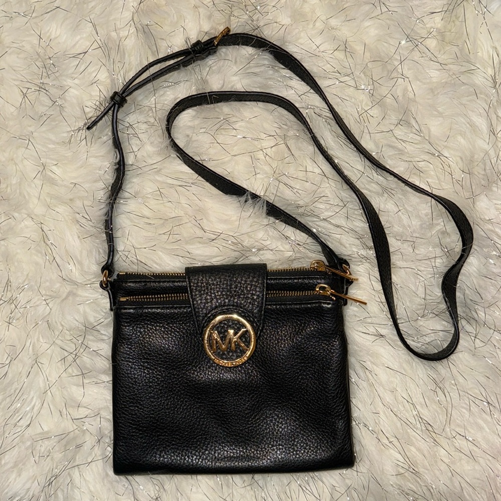 Michael Kors crossbody - black w/ gold hardware